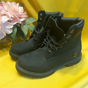 NEW Never Worn - Black Timberlands w/Premium Satin Collar